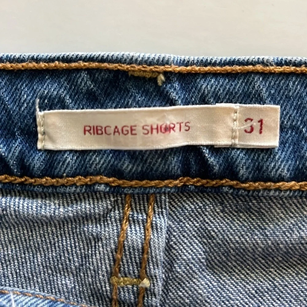 Levi’s Ribcage Shorts High Rise Size 31 - Picture 9 of 16